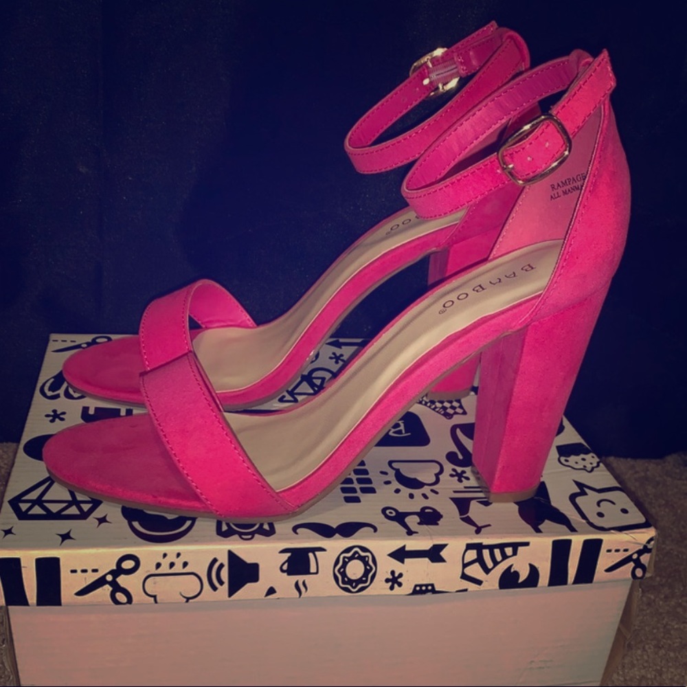 New W/ Box Block Sandals